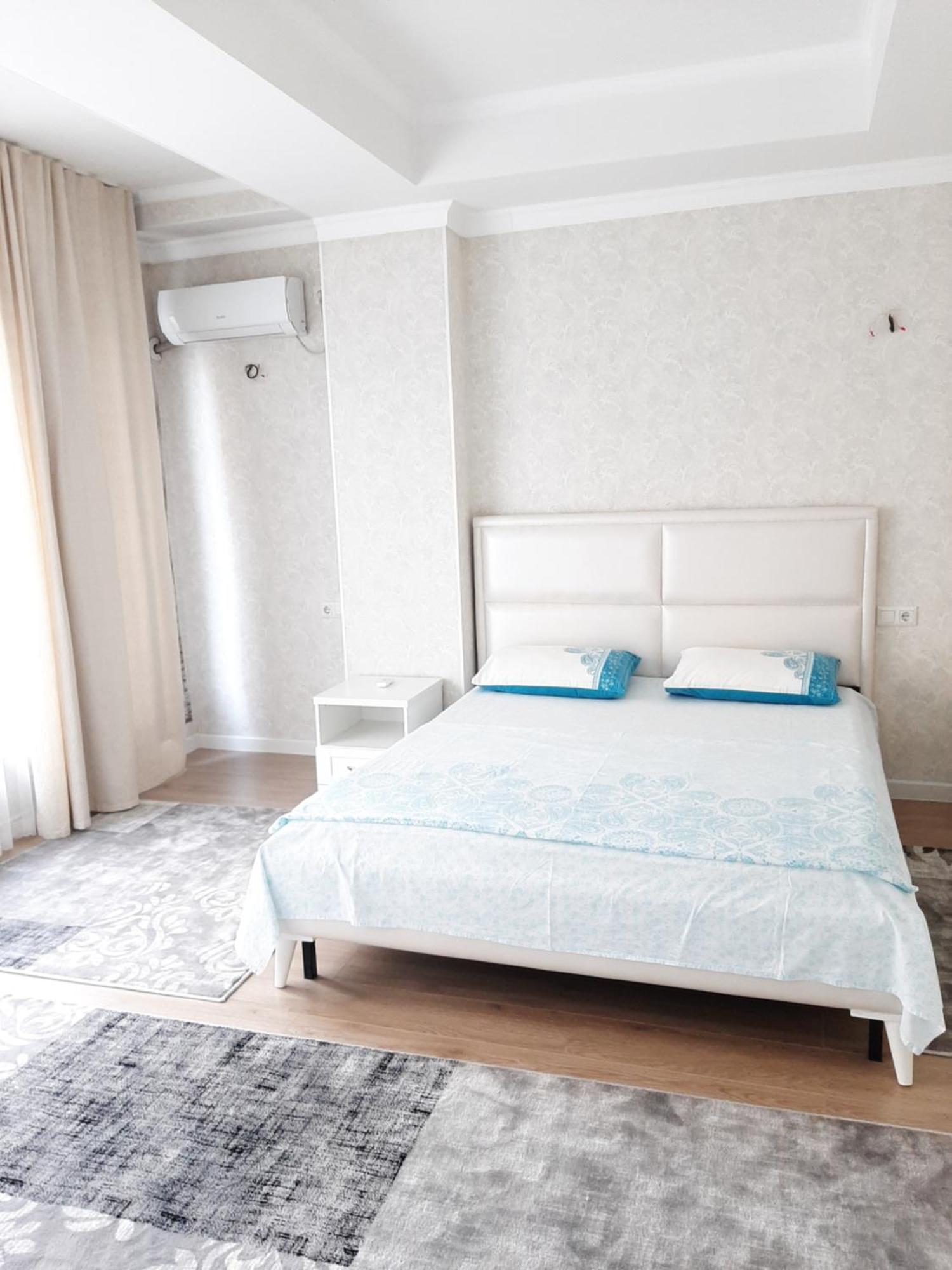 Comfortable Apartment Bishkek Esterno foto