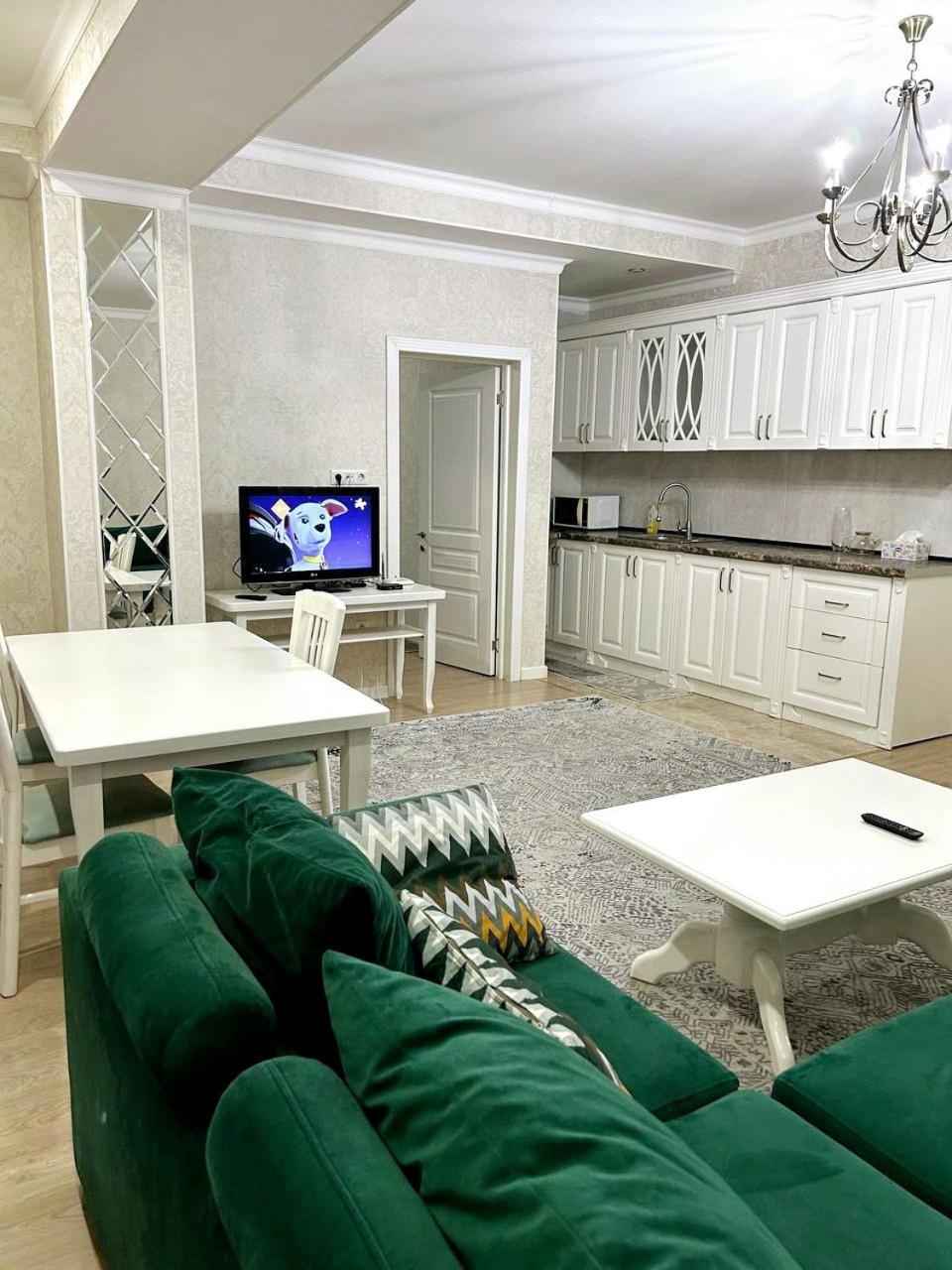 Comfortable Apartment Bishkek Esterno foto