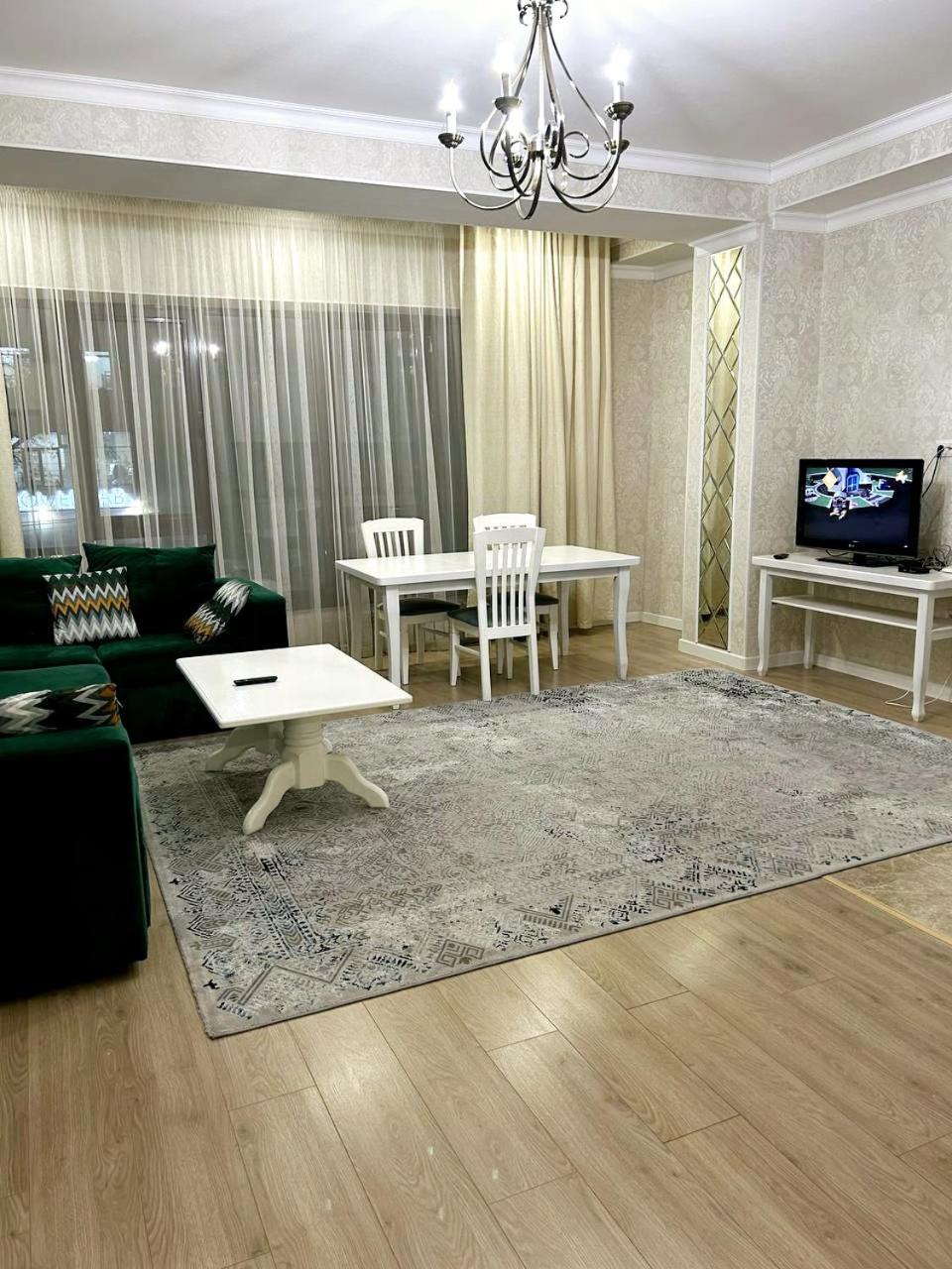 Comfortable Apartment Bishkek Esterno foto